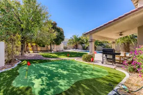 Spacious Luxury Family Retreat with Lap Pool - Image 2