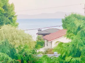 Charming 1 Bedroom Ocean View Heart of Cordova Bay - Image 2