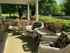 Gracious, Spacious home walkable to Inns/Spa - Image 3