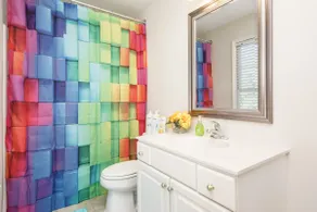 2 Story 2000sqf House! Spacious, Clean, Modern! - Image 5
