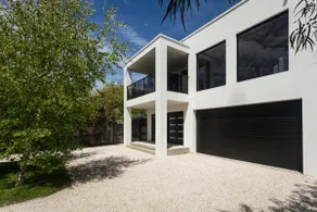 ONE BEDROOM UNIT - Hawley Beachside Accommodation - Image 2