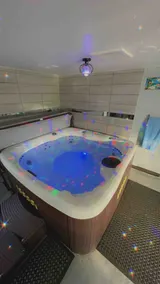 Adults-Only Cozy Getaway with Hot Tub (No Parties) - Image 4