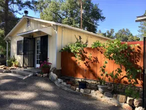 2 Bedroom Cottage with Full Kitchen - WiFi - BBQ - Image 5