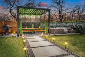 Queen's Landing Luxe New Glam Home in Dallas - Image 4