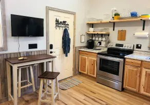 Laurel Haven: Modern Cabin Retreat near Gatlinburg - Image 4