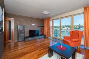 Panoramic city centre apartment by Polo Apartments - Image 4