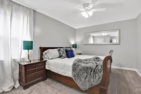 6BR Sleeps 14- 2 Kitchens- 10 min to KC - Image 3