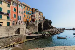 the sea of ada:inside the sea of Riomaggiore - Image 5