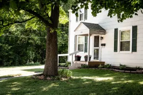Cozy 2-Bedroom Home in quiet neighborhood. - Image 3