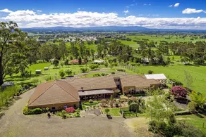 A perfect country getaway for couples or friends. - Image 3