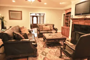 I-20 Comforts of Home - Image 4