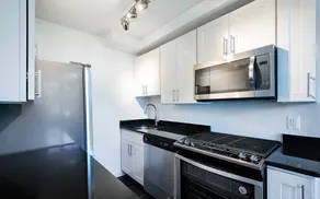 Sojourn Modern Eco Loft Near Eastern Market. - Image 4