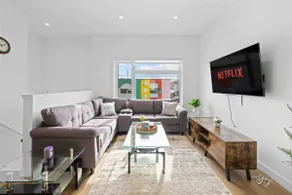 •Modern Family King Bed Suite Near Roger Center• - Image 2