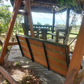 Private entire building, two rooms, one large living room, bar, free parking, one bathroom, coffee, free WiFi, breakfast - Image 2
