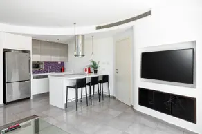 Beautiful 2bd family apt by the beach - pool & parking & gym - Image 3
