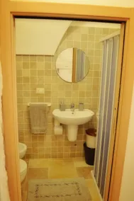 TEACHER'S HOUSE - Image 5