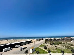 Deluxe apartment by the sea - Image 3