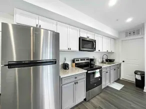 Brand New Stylish Petworth Stay, Premium Amenities - Image 3