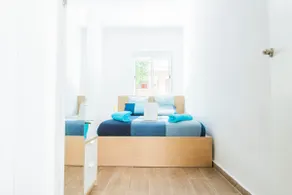 Centrally located apartment, well located for 5 (3 bedrooms) - Image 2