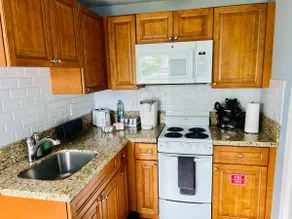 Lovely & Cozy Miami Stay | Steps from Airport - Image 4
