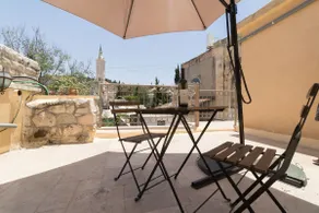 Hjertet af Ein Kerem, charmerende lejlighed i det smukkeste torv i Jerusalem - Image 3