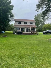 Lakefront Home, Large yard, w/Dock, sleeps 10+ - Image 4