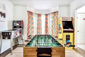 Castle on the Hill/BBQ/King Bed/Arcade/6 Bedrooms - Image 5