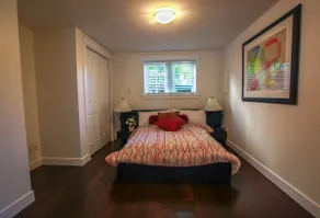 Quiet North Vancouver Suite - Image 4