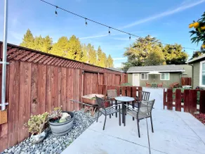 Serene 2BR Bungalow - Parking + Laundry + Sleep 6 - Image 4