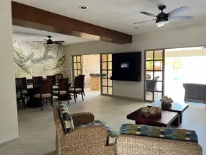 Beautiful beach house by the sea - Image 3