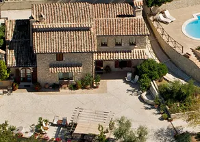 Beautiful hermitage villa with pool and park - Image 2