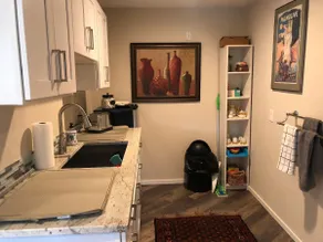 Caravan-Serai Inn - a Seattle View Apartment - Image 4