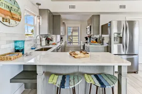 Dukes Beach House - Oceanfront - Huge Deck - Breathtaking Views - Image 4