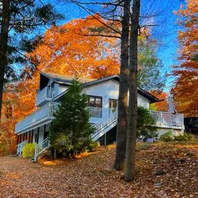 Boho Lakehouse Muskoka Family Retreat Sleeps up to 15 - Image 4