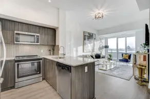 Luxury Waterfront Condo in Toronto - Image 4