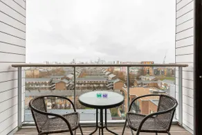 Stunning 1BD Apt with Balcony, Zone 2 near Canary Wharf - Image 5