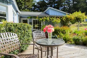 Peaceful Garden Oasis, Walking Distance to Town - Image 2