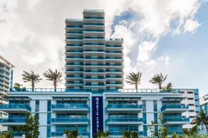 King Oceanfront Suite w/ Pool, Balcony & Parking - Image 3