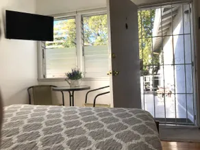 CJ’s Sunset Guest Suite - Fully Private Stay - Image 2
