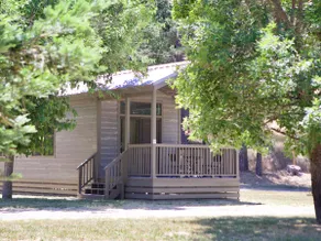 Deluxe Cottage - Single Queen/Double Twin - Image 3