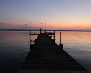 Beautiful, serene waterfront property - Image 4