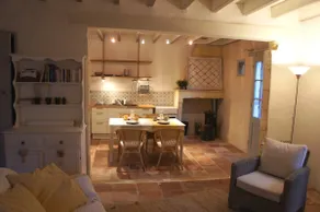 Charming house overlooking vineyards. - Image 4