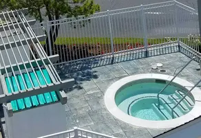 3 Bedroom waterfront & close to beach in W Fenwick - Image 3