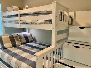Winter SALE ! 2 BR Townhome - Walk to Edgefield! - Image 5