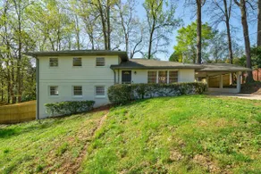Asian District - Entire 4 BDR Home w Deck - Image 4