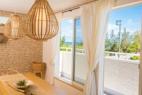 A luxurious location with an ocean view from a natural healing house by the★ beach with soft sunlight - Image 2