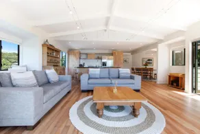 Beachfront Enclosure Bay - Waiheke Unlimited - Image 3