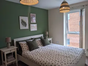 Homely 2 bed duplex with a river view - Image 5