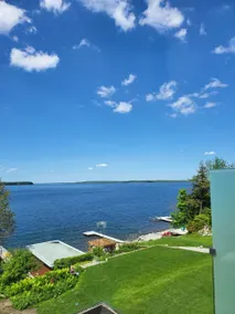 Beautiful & spacious all-season waterfront cottage - Image 5
