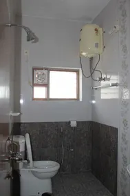 Comfortable home stay at Adyar, a prime location - Image 5